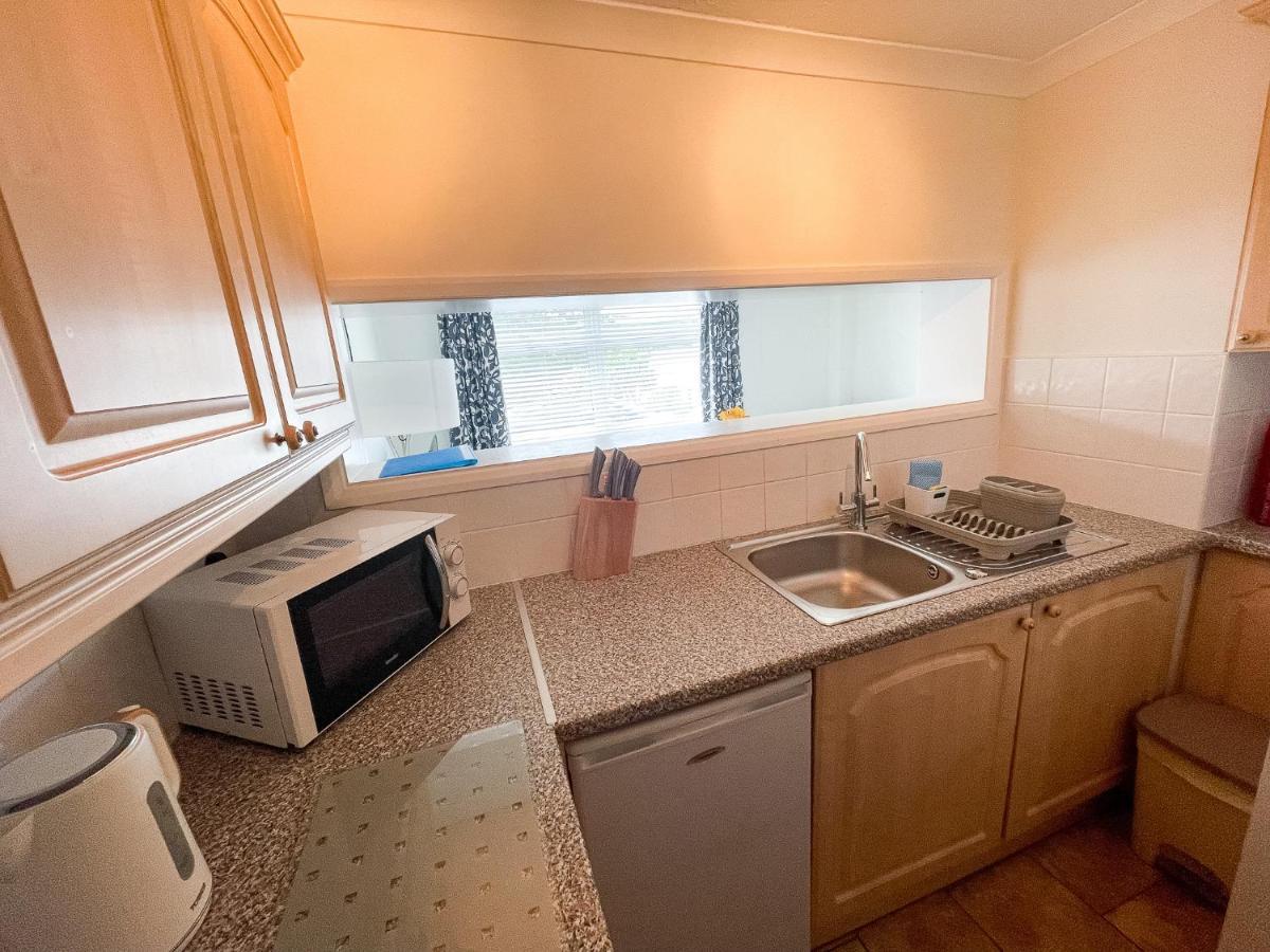 1 Chatsworth Riverscape Apartments - Riverview Apartment In Great Location With Free Parking Overlooking The Gannel Just A Short Walk From Newquays Incredible Beaches And Local Amenities New Quay Exterior foto
