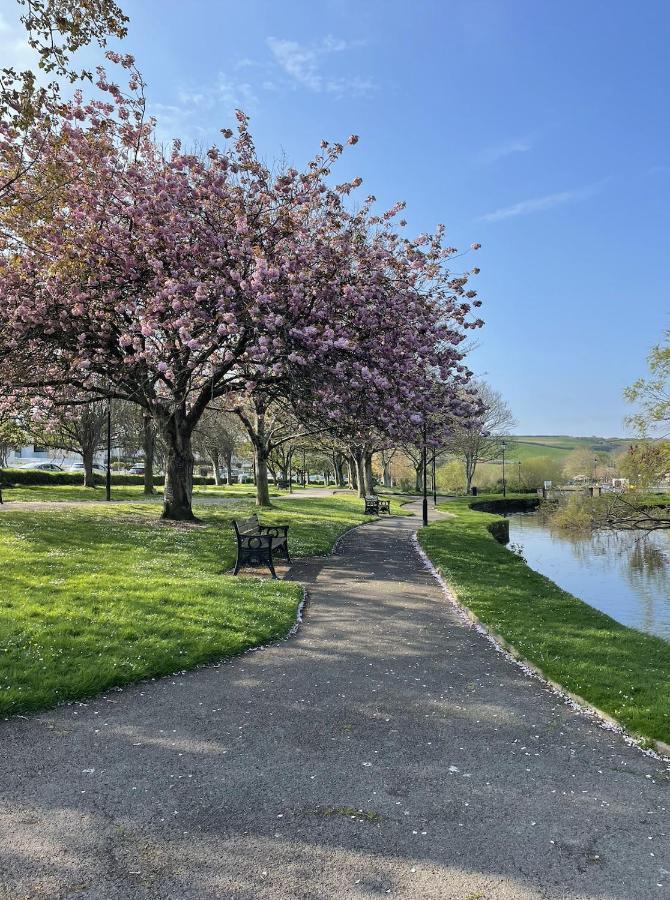 1 Chatsworth Riverscape Apartments - Riverview Apartment In Great Location With Free Parking Overlooking The Gannel Just A Short Walk From Newquays Incredible Beaches And Local Amenities New Quay Exterior foto